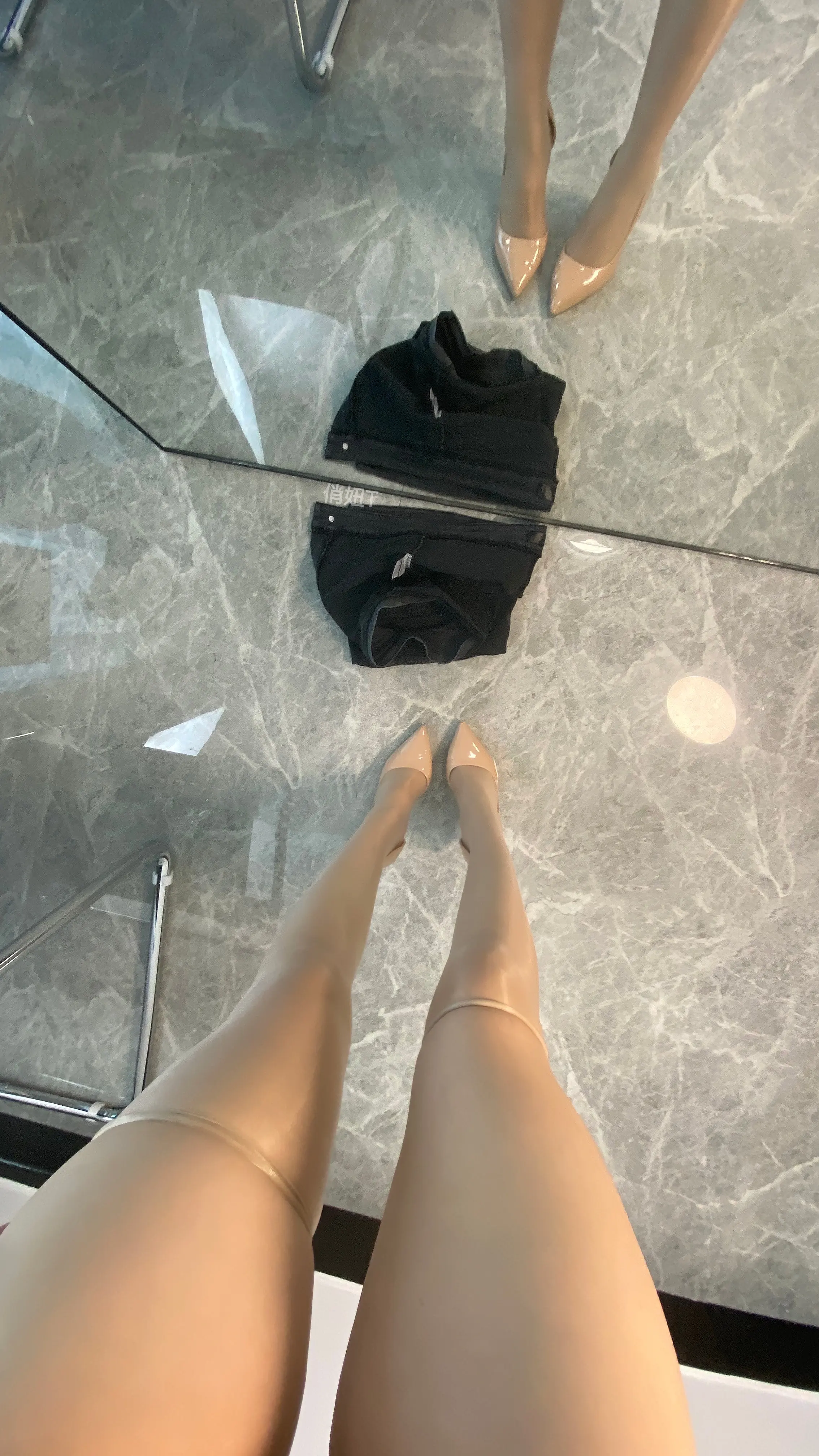 俏妞qiaoniuTT – 节日快乐 21P